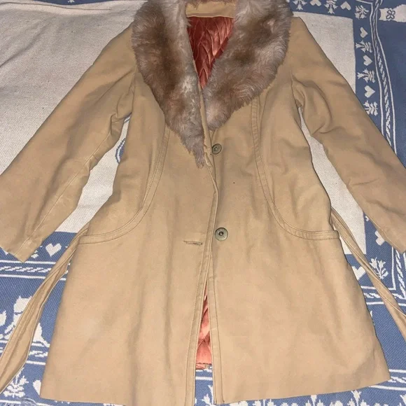 SALE 1970s faux fur lined mid length camel coat - Picture 4 of 5